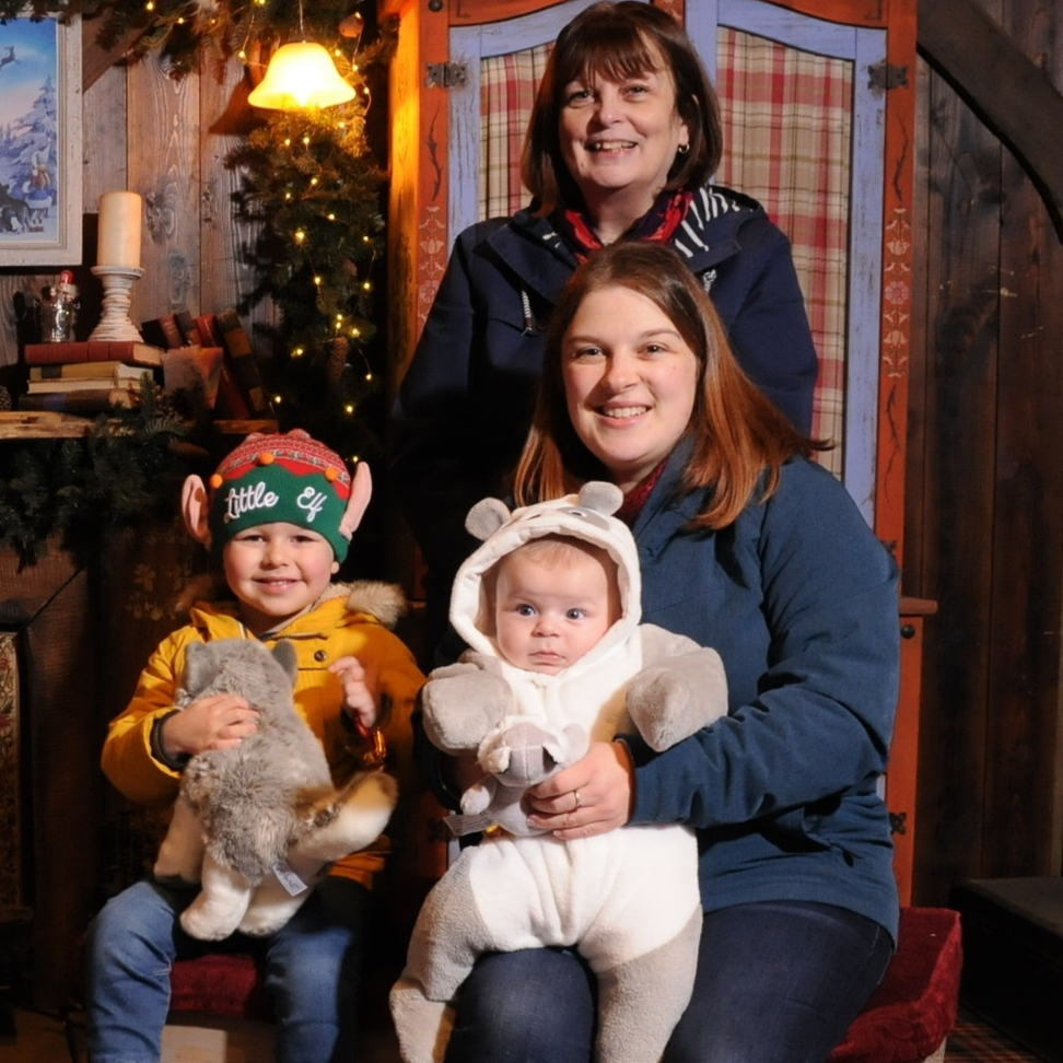 Shelly, Shelley's mum Rebecca, Rowan and Vinny - Lapland UK (crop)